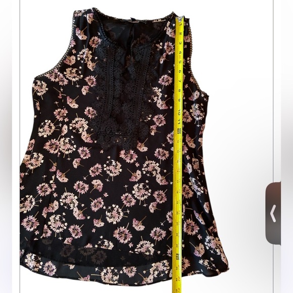 WHITE HOUSE BLACK MARKET Lace-Detail Sleeveless Shirt Size Small - Picture 4 of 7